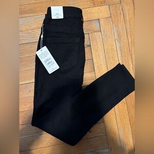 Halle True Religion Super Skinny Jeans
Size 26